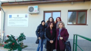 Жени ГЕРБ Дупница с коледен жест към децата от ЦНСТ