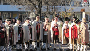 До изгрев коледарите гонят караконджоли вампири таласъми