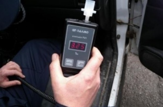 Засякоха четирима пияни по  Коледа