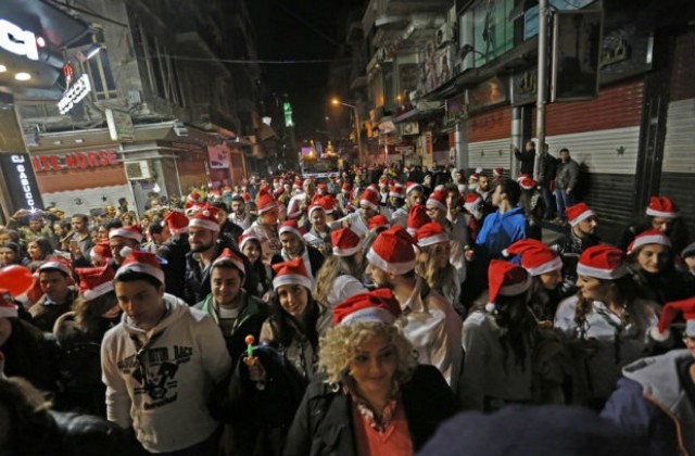 Коледен карнавал показа желанието на сирийци от Дамаск за мир (СНИМКИ)
