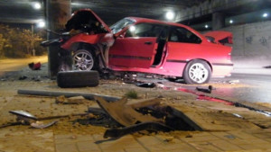 Шофьор размаза БМВ в подлез