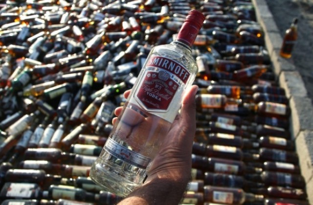 Полицейска акция Алкохол в Русия разкри нелегална фабрика