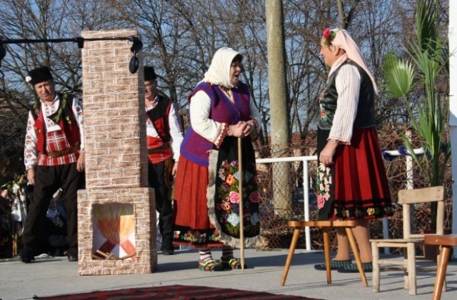 Победителите във фолклорния събор „Зимни празници в село Мечкарево