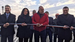 Бойко Борисов преряза лентата на път в Монтана