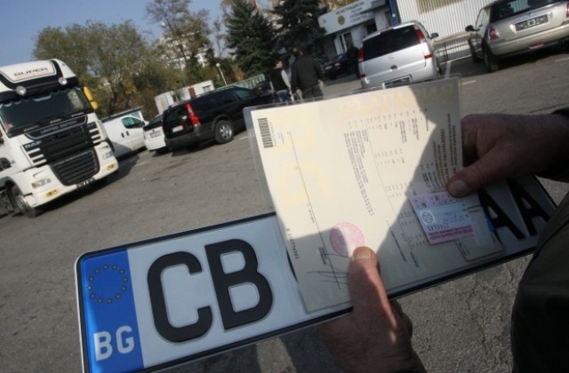 В КАТ издават регистрационни табели днес до 14.30 часа