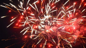 Оркестър Южни ритми сурвакари и фойерверк шоу в новогодишната нощ