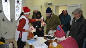 БЧК зарадва обитателите на Центъра за бездомни