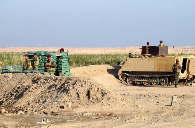 Атентатори самоубийци от ИД атакуваха база на иракските сили на сигурност
