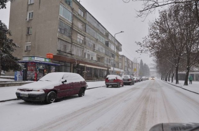 Валежите отслабват, но не спират