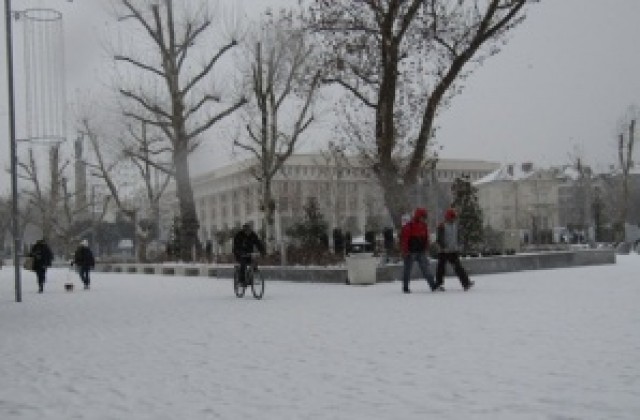 Сняг и дъжд в първите работни дни на новата година