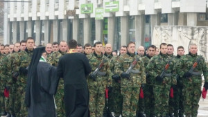 Митрополит Игнатий освещава военните знамена на Богоявление