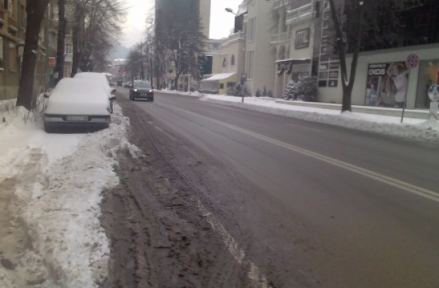29 машини чистят пътищата от снега в община Габрово
