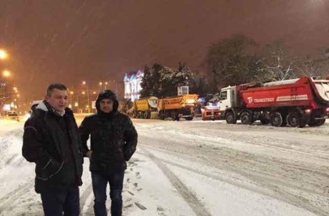 Кметът заплаши със сурови глоби снегопочистващите фирми