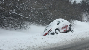 Петима души ранени след преобръщане с кола