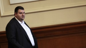 Пеевски иска да купи дял в Техномаркет