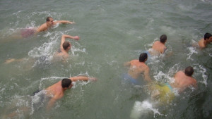 Десетки смелчаци ще скачат за кръста от Първа буна