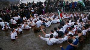 Мъжкото хоро в Калофер на Богоявление тази година ще бъде