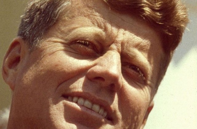 Дейли мирър: Кенеди е убит от ЦРУ заради тайни НЛО досиета