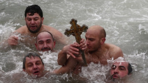 Над 150 000 души празнуват имен ден на Богоявление