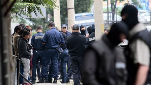 Трима пострадаха след сбиване между мигранти в София