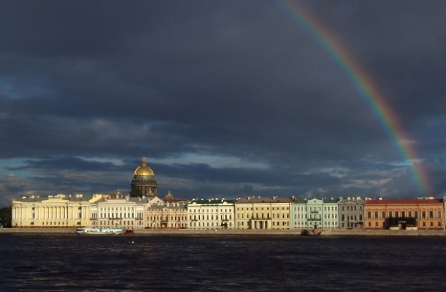 Зимна дъга при минус 20 градуса изненада жителите на Санкт Петербург