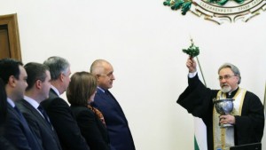 Свещеници изгониха таласъмите от Министерския съвет СНИМКИ