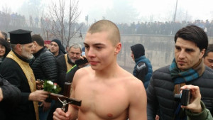 16годишен рожденик хвана кръста в Кюстендил