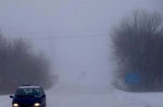 Училищата в Лозница затвориха заради заледени пътища