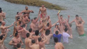 Шофьор от Хасково извади Богоявленския кръст в Пловдив СНИМКИ