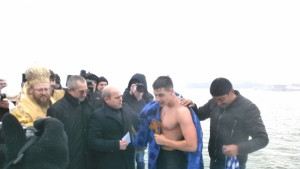 21годишният Теодор извади кръста от водите на Дунав