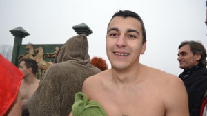 22годишен улови кръста в Казанлък СНИМКИ