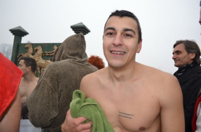 22-годишен улови кръста в Казанлък (СНИМКИ)