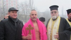 За пета поредна година Стефан Стефанов извади кръста в Ямбол