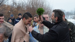 30годишен мъж за четвърти път извади кръста от река Янтра