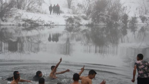 18годишен младеж извади кръста в Самуилово