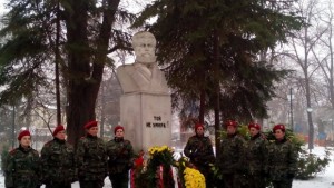 Пловдивчани почетоха Христо Ботев с венци и цветя