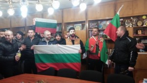 Младежите участвали в богоявленският ритуал посетиха кмета на Дупница