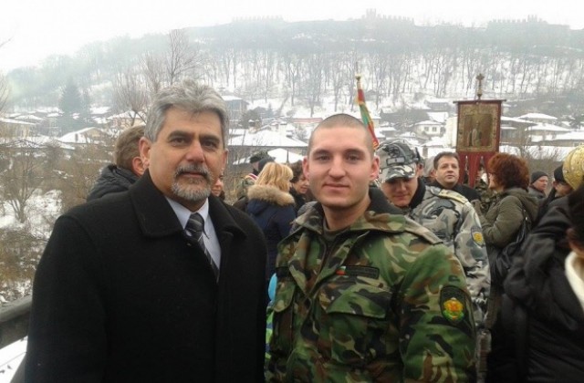 Депутат изненада смелчага, хвърлил се за богоявленския кръст във В. Търново