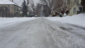 Жълт код за силен вятър и поледици в половин България