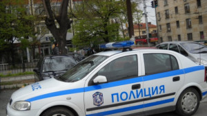 Задигнаха свинско и ракия от къща