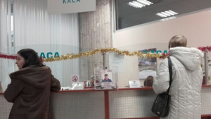 Служители от Община Стара Загора дариха средства за болен младеж