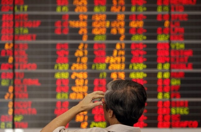 Нов срив за фондовите пазари в Китай, отчетоха най-краткия работен ден