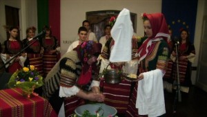 Пресъздават обичая Бабинден в Слокощица