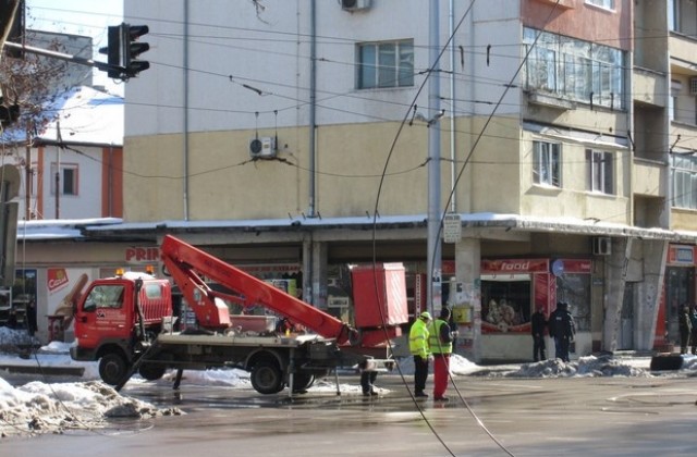 Ремонтите на контактната мрежа предизвикаха задръствания в Плевен