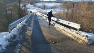 Възстановено е движението по моста над Крапец
