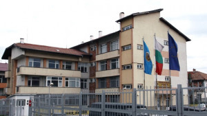 Откриха крадени коли край хотелски комплекс