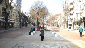Огромен герб на Варна краси ларгото пред ФК СНИМКИ