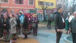 Симфоници и танцьори излязоха на протест в Сливен