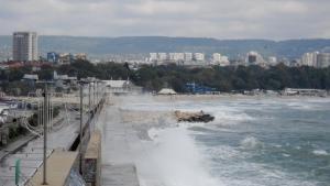 Варна в жълто заради силен вятър