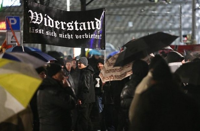 Хиляди протестираха срещу бежанците в Лайпциг (СНИМКИ)